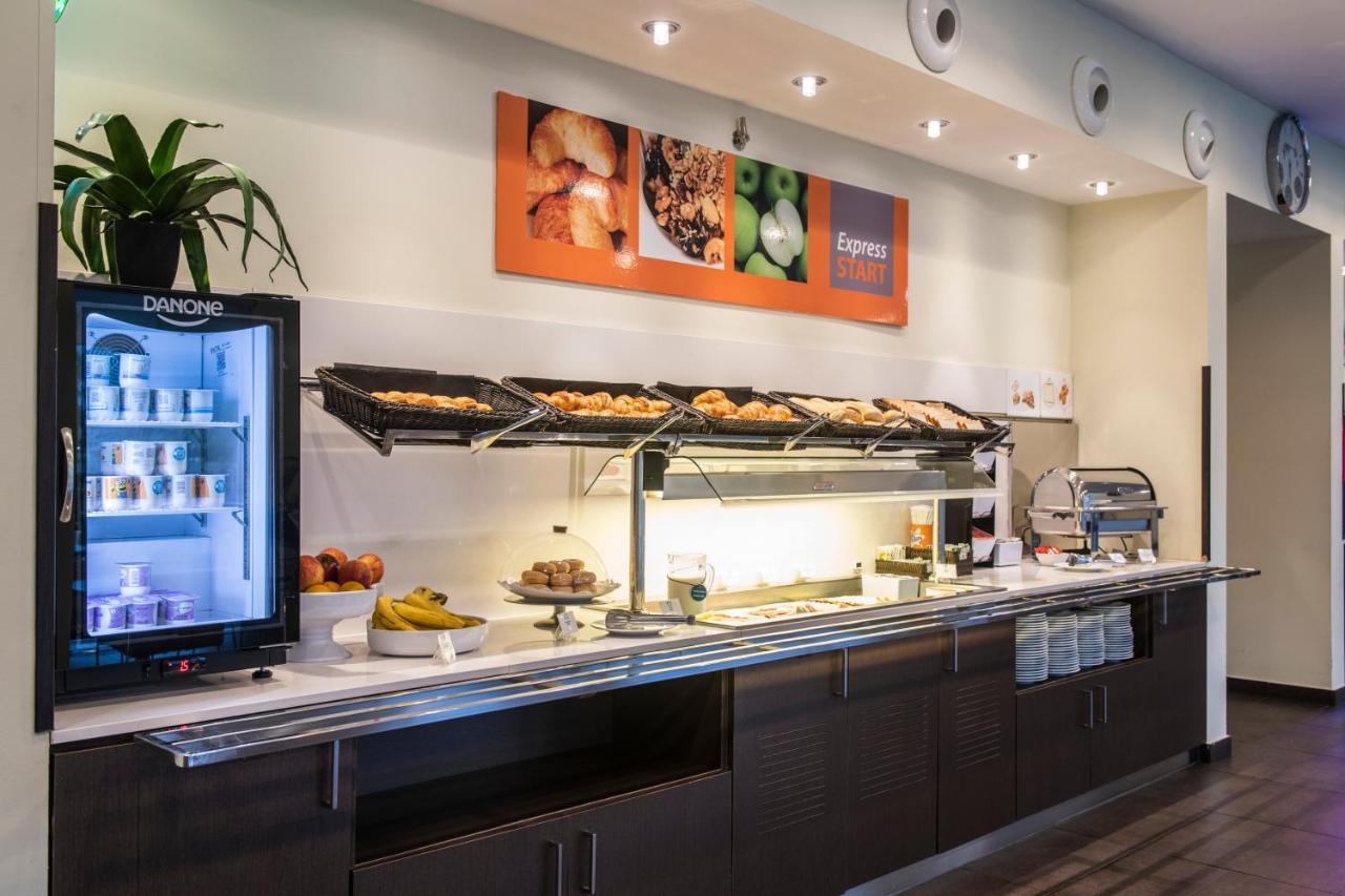 Holiday Inn Express Sant Cugat By Ihg Sant Cugat del Valles Exterior photo