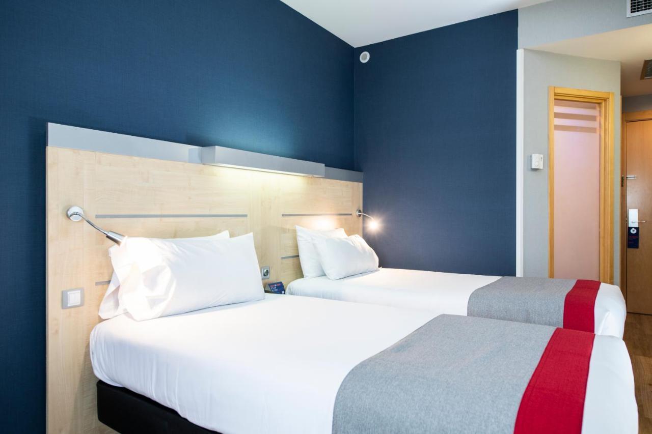 Holiday Inn Express Sant Cugat By Ihg Sant Cugat del Valles Exterior photo