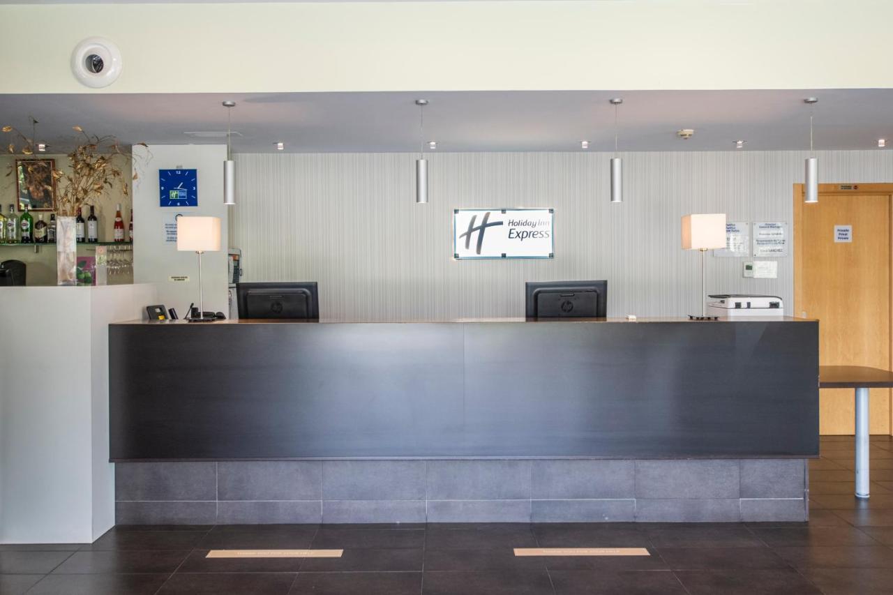 Holiday Inn Express Sant Cugat By Ihg Sant Cugat del Valles Exterior photo