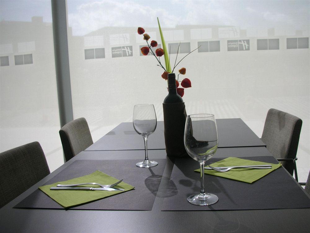 Holiday Inn Express Sant Cugat By Ihg Sant Cugat del Valles Restaurant photo