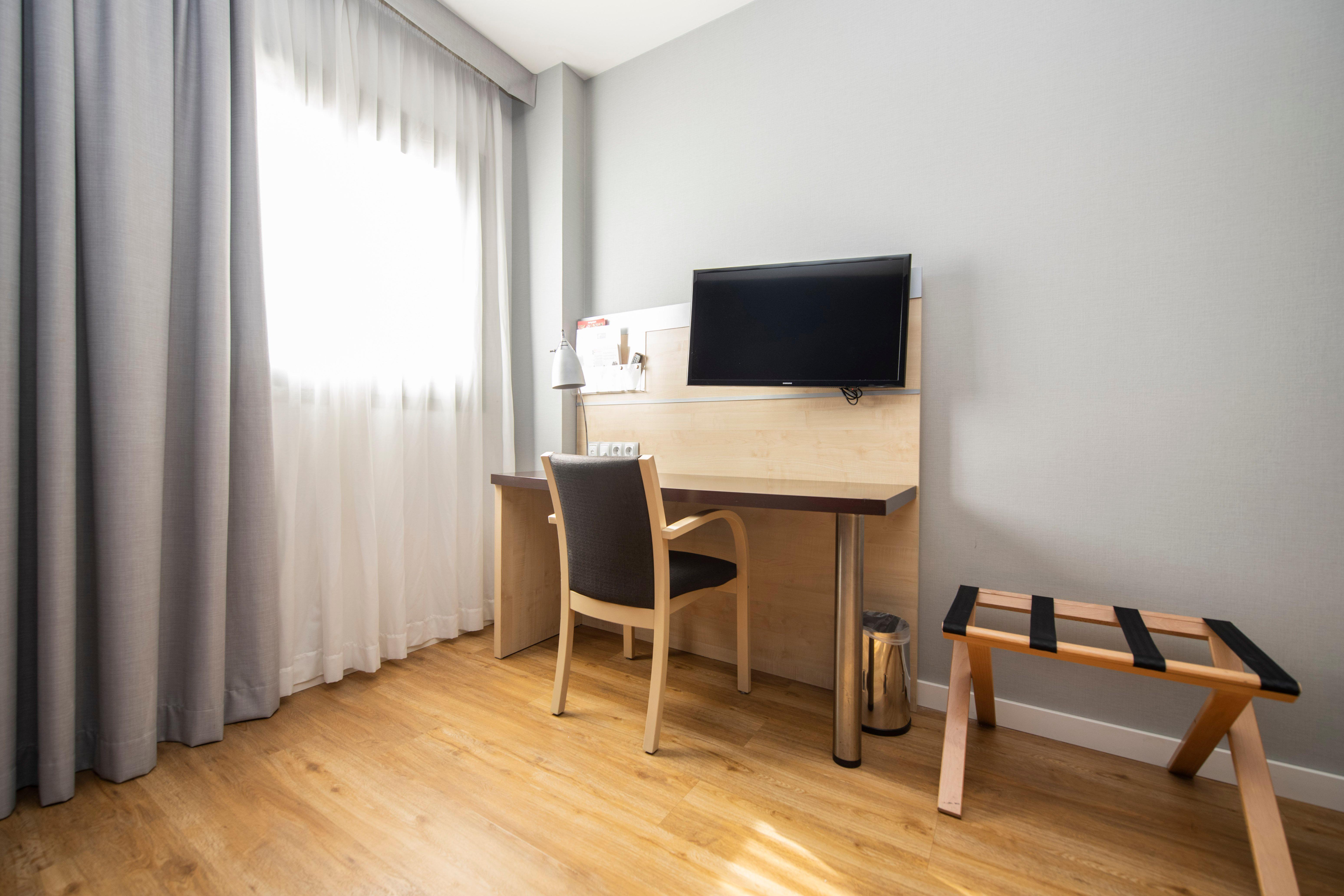 Holiday Inn Express Sant Cugat By Ihg Sant Cugat del Valles Exterior photo
