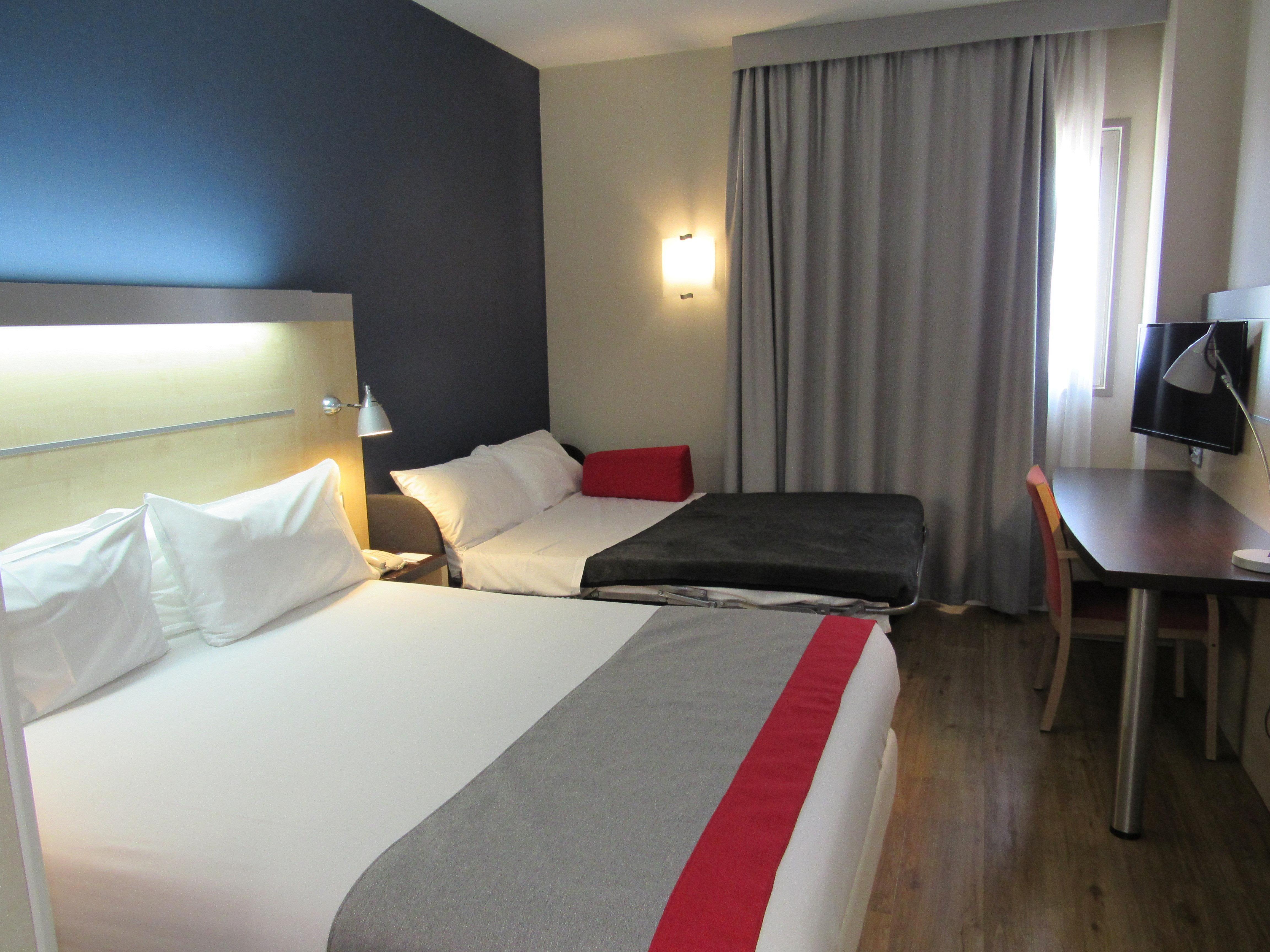 Holiday Inn Express Sant Cugat By Ihg Sant Cugat del Valles Exterior photo