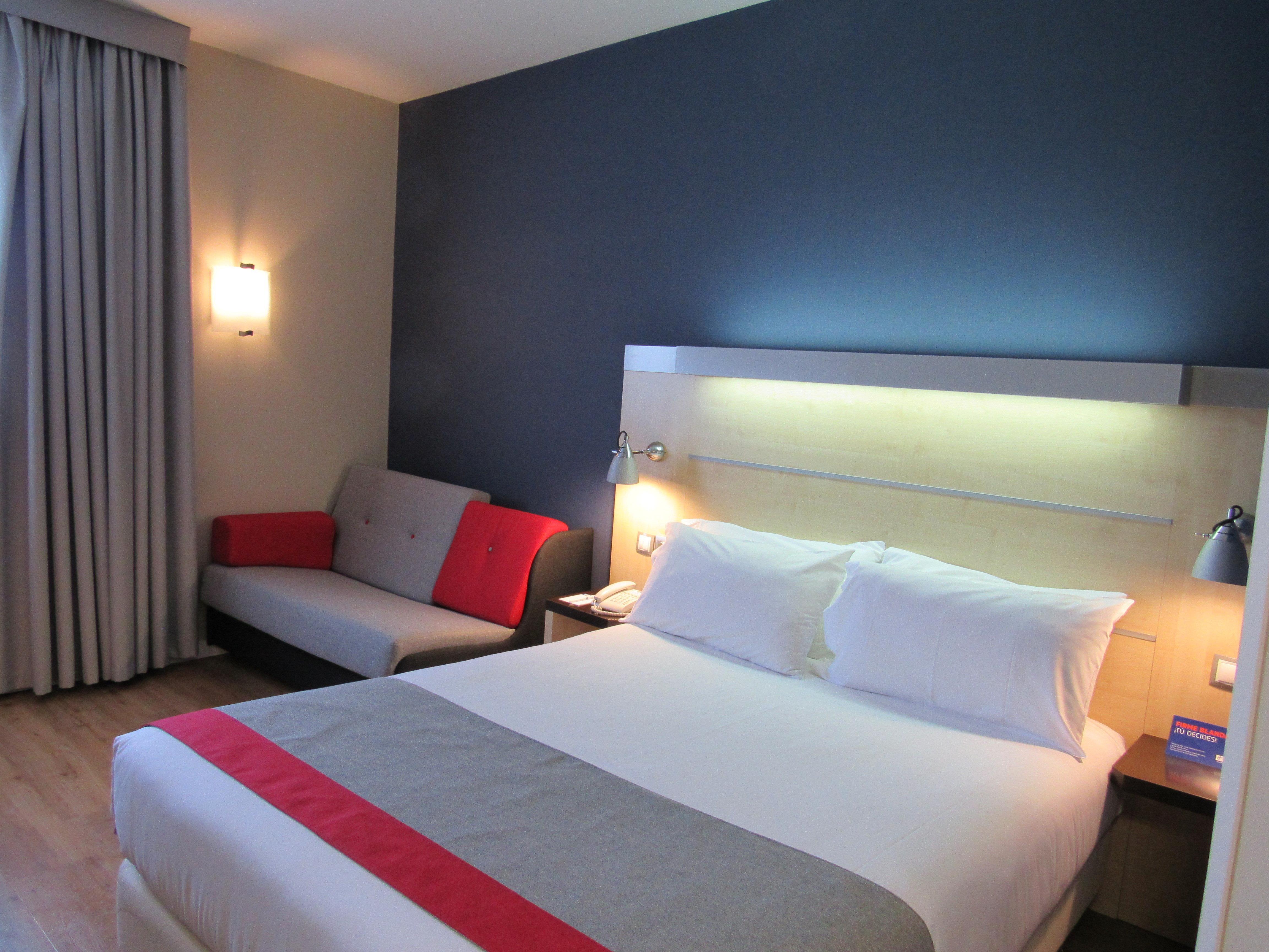 Holiday Inn Express Sant Cugat By Ihg Sant Cugat del Valles Exterior photo