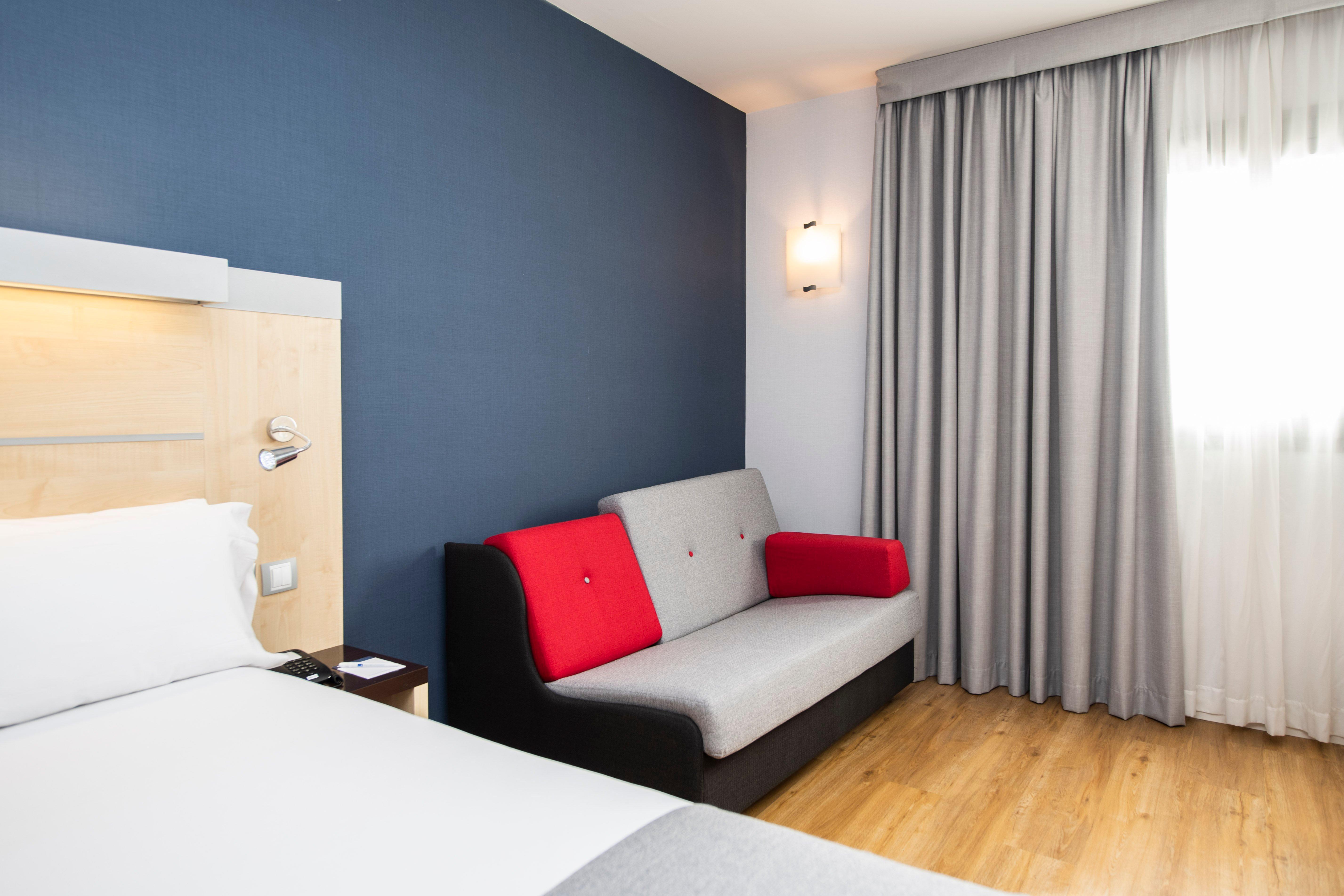 Holiday Inn Express Sant Cugat By Ihg Sant Cugat del Valles Exterior photo