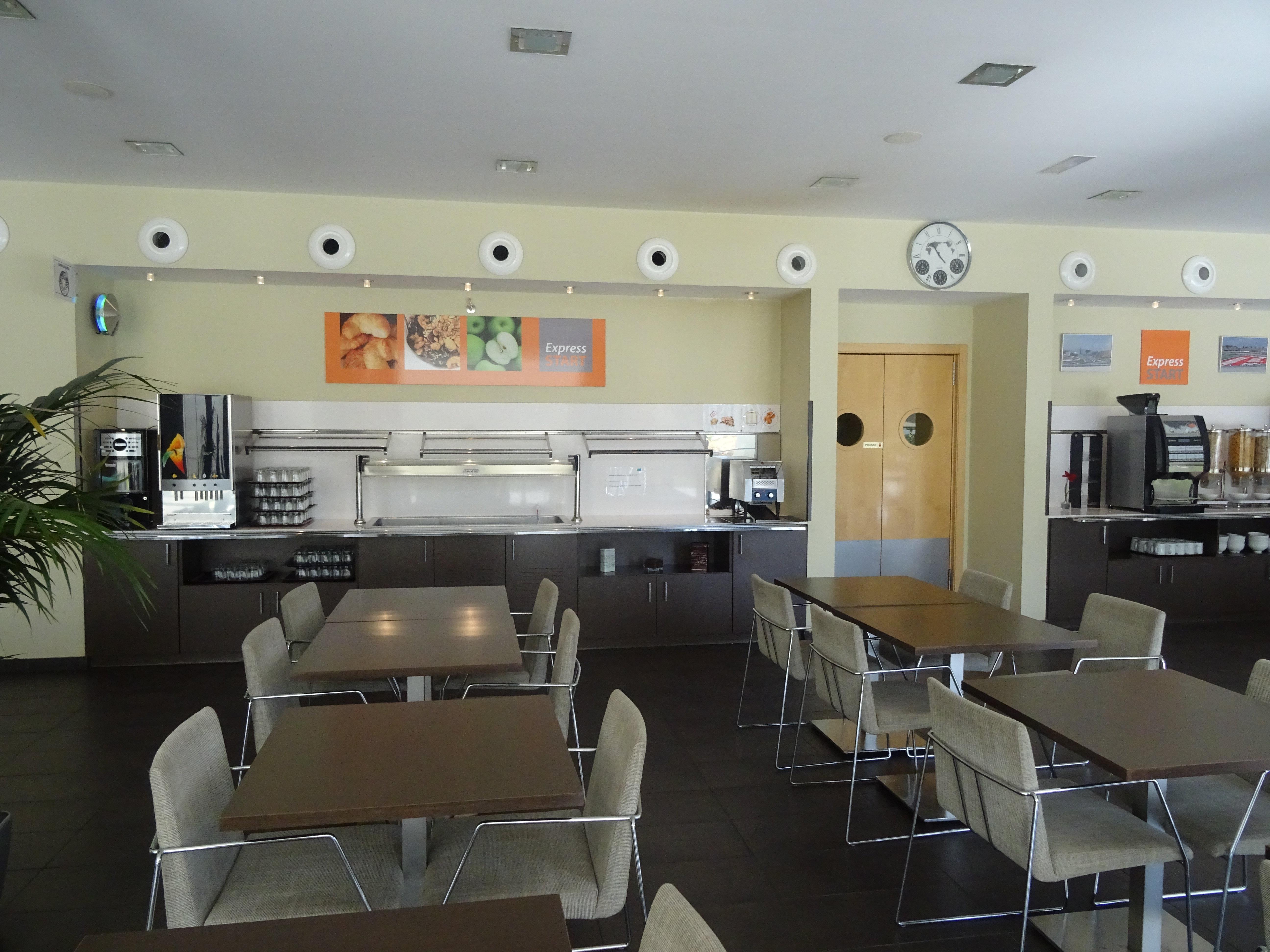 Holiday Inn Express Sant Cugat By Ihg Sant Cugat del Valles Exterior photo