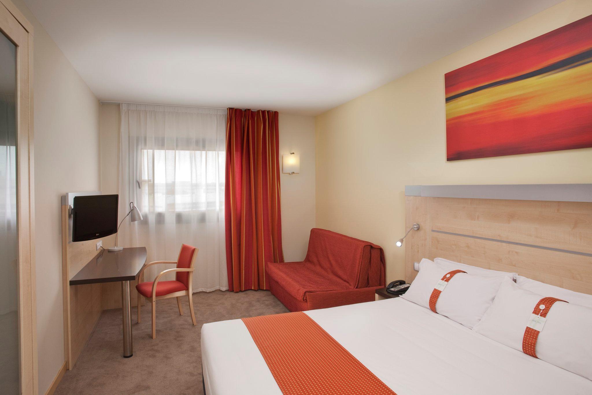 Holiday Inn Express Sant Cugat By Ihg Sant Cugat del Valles Exterior photo
