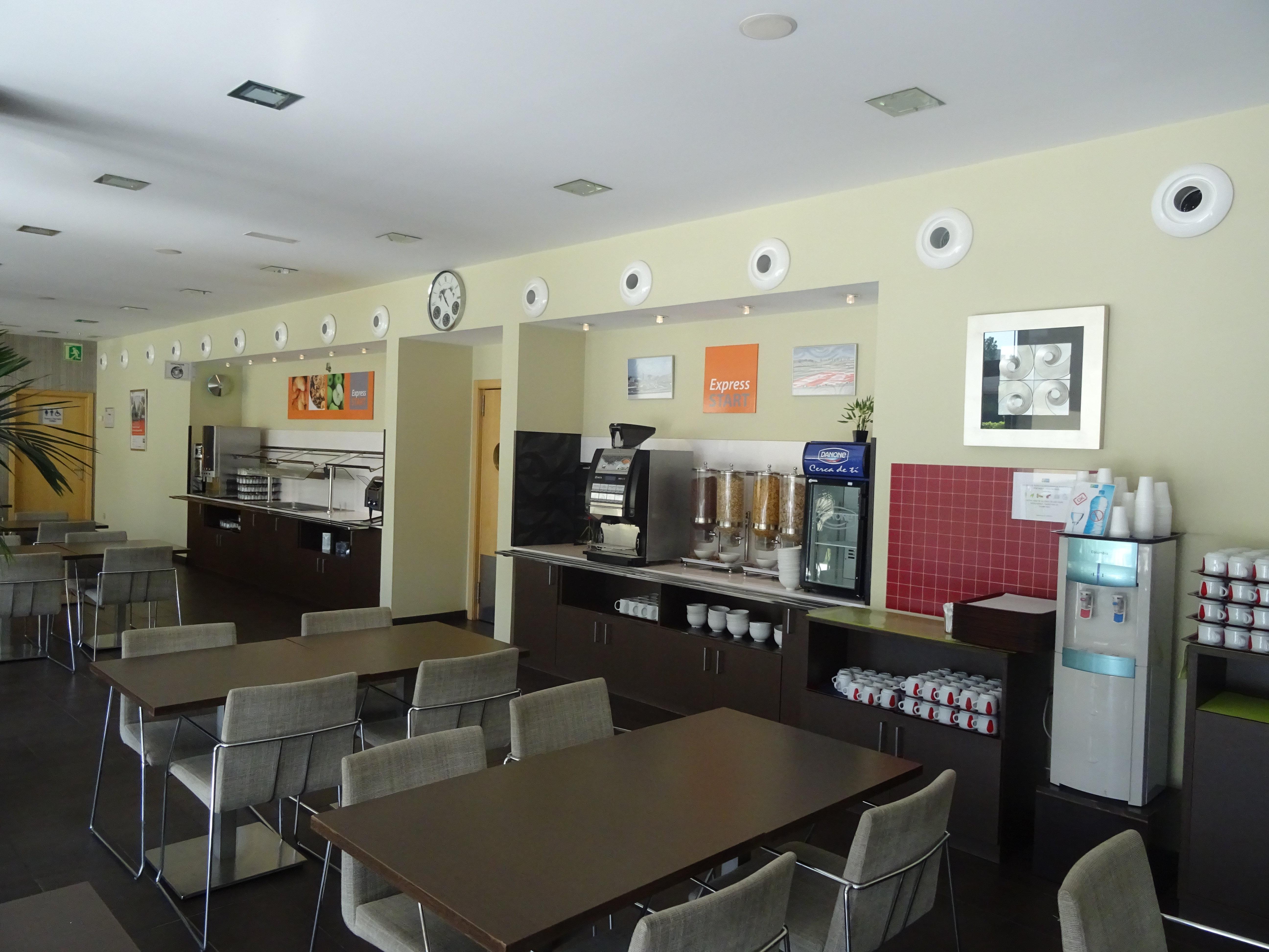 Holiday Inn Express Sant Cugat By Ihg Sant Cugat del Valles Exterior photo