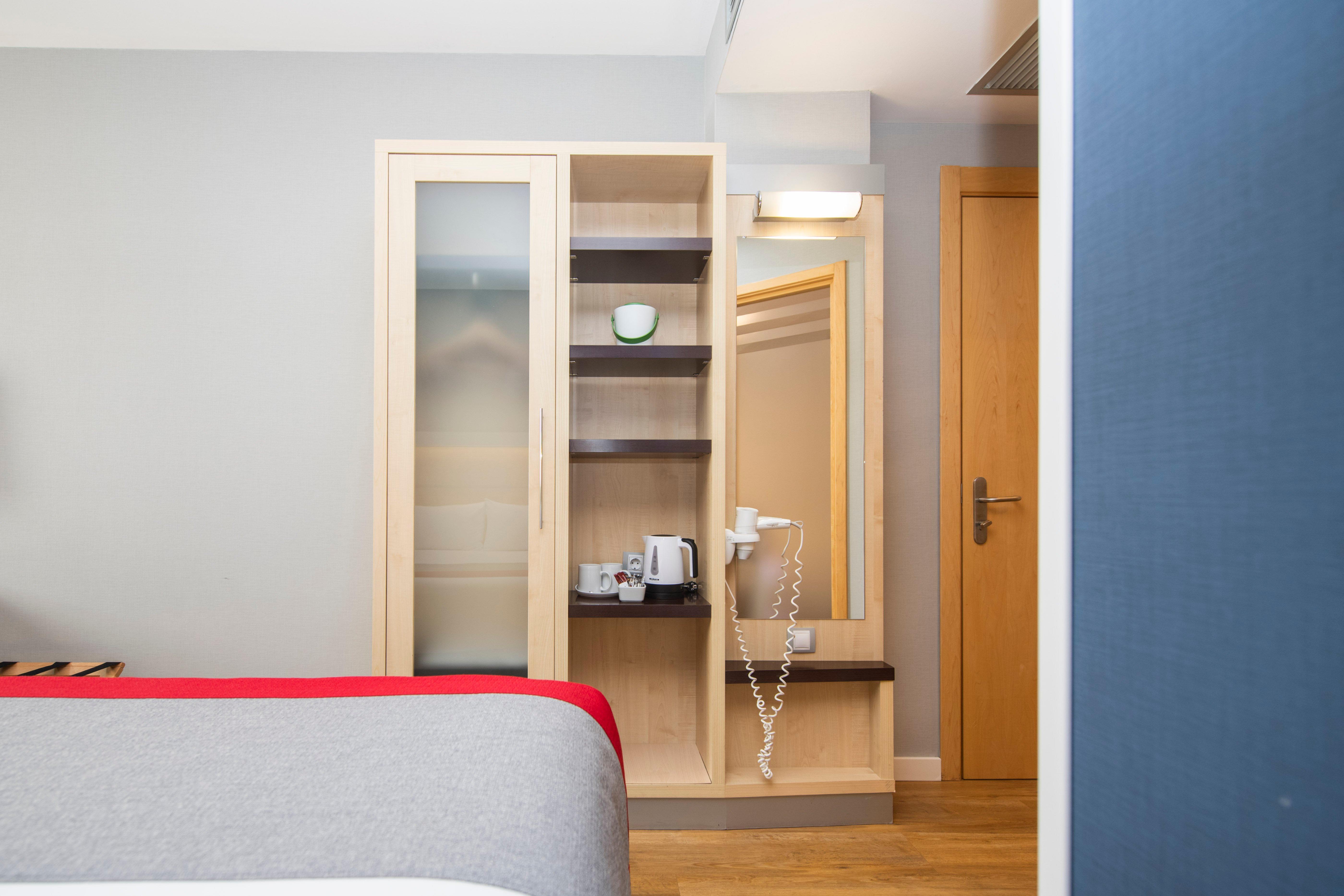 Holiday Inn Express Sant Cugat By Ihg Sant Cugat del Valles Exterior photo