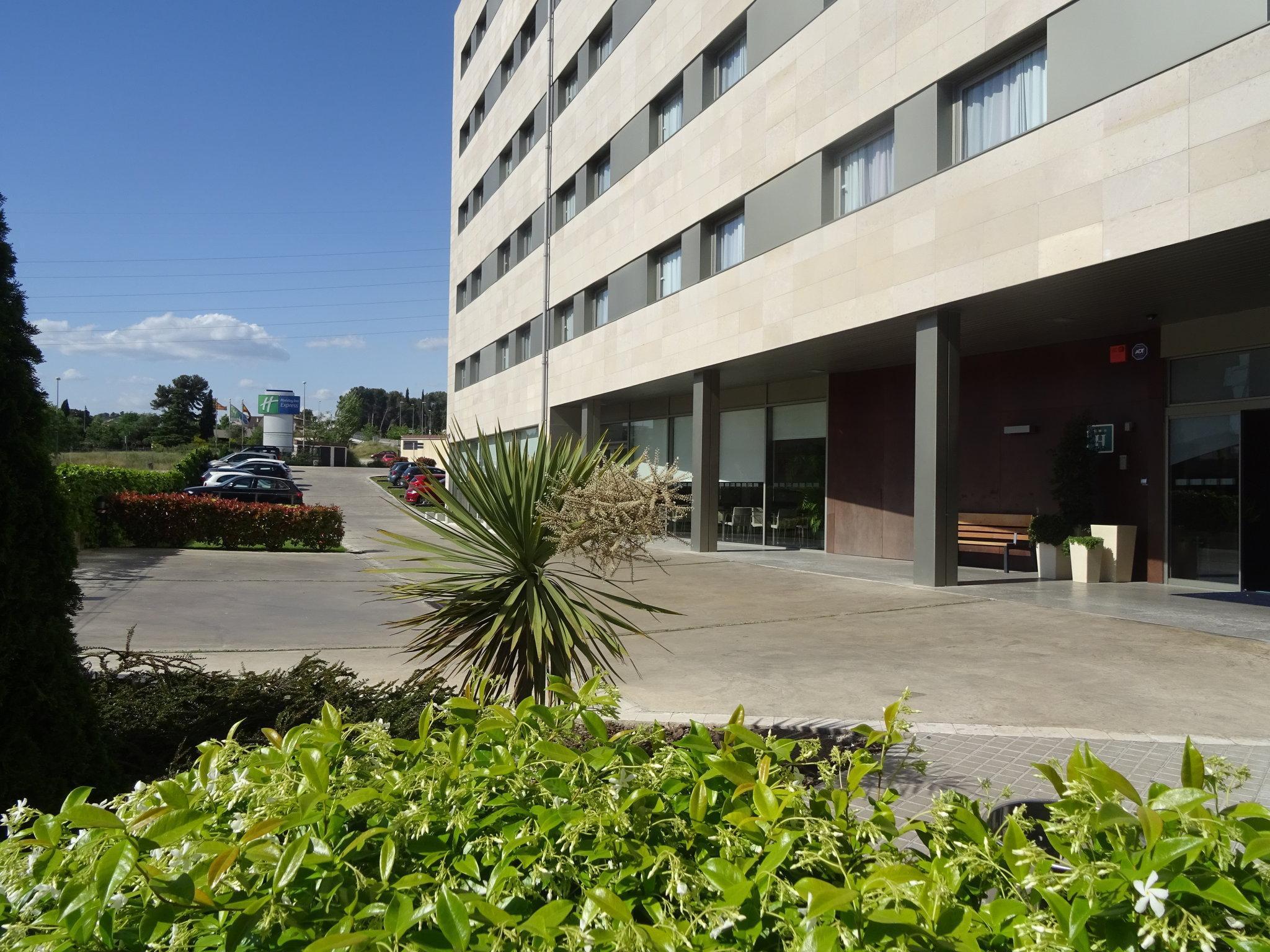 Holiday Inn Express Sant Cugat By Ihg Sant Cugat del Valles Exterior photo
