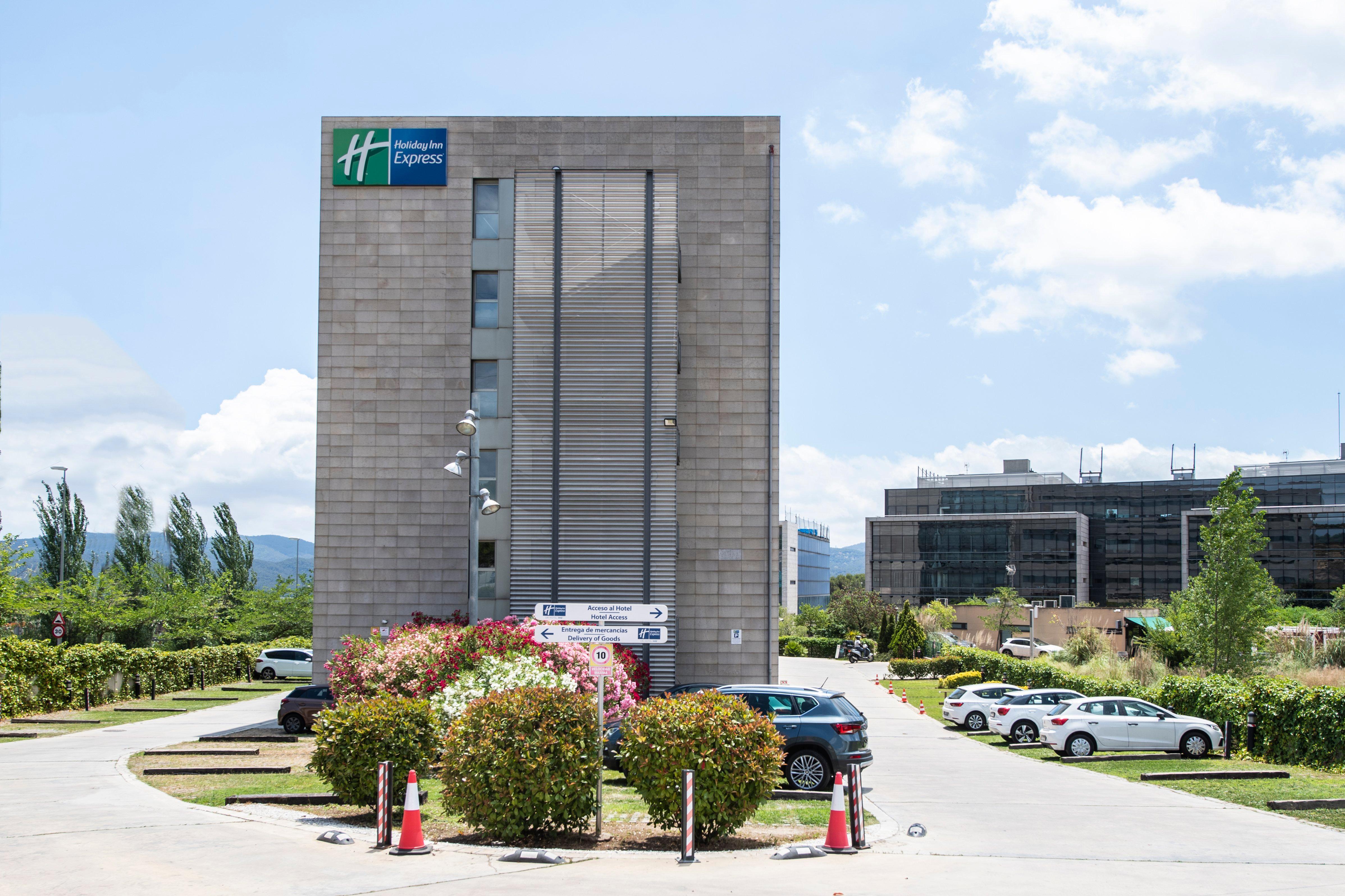 Holiday Inn Express Sant Cugat By Ihg Sant Cugat del Valles Exterior photo