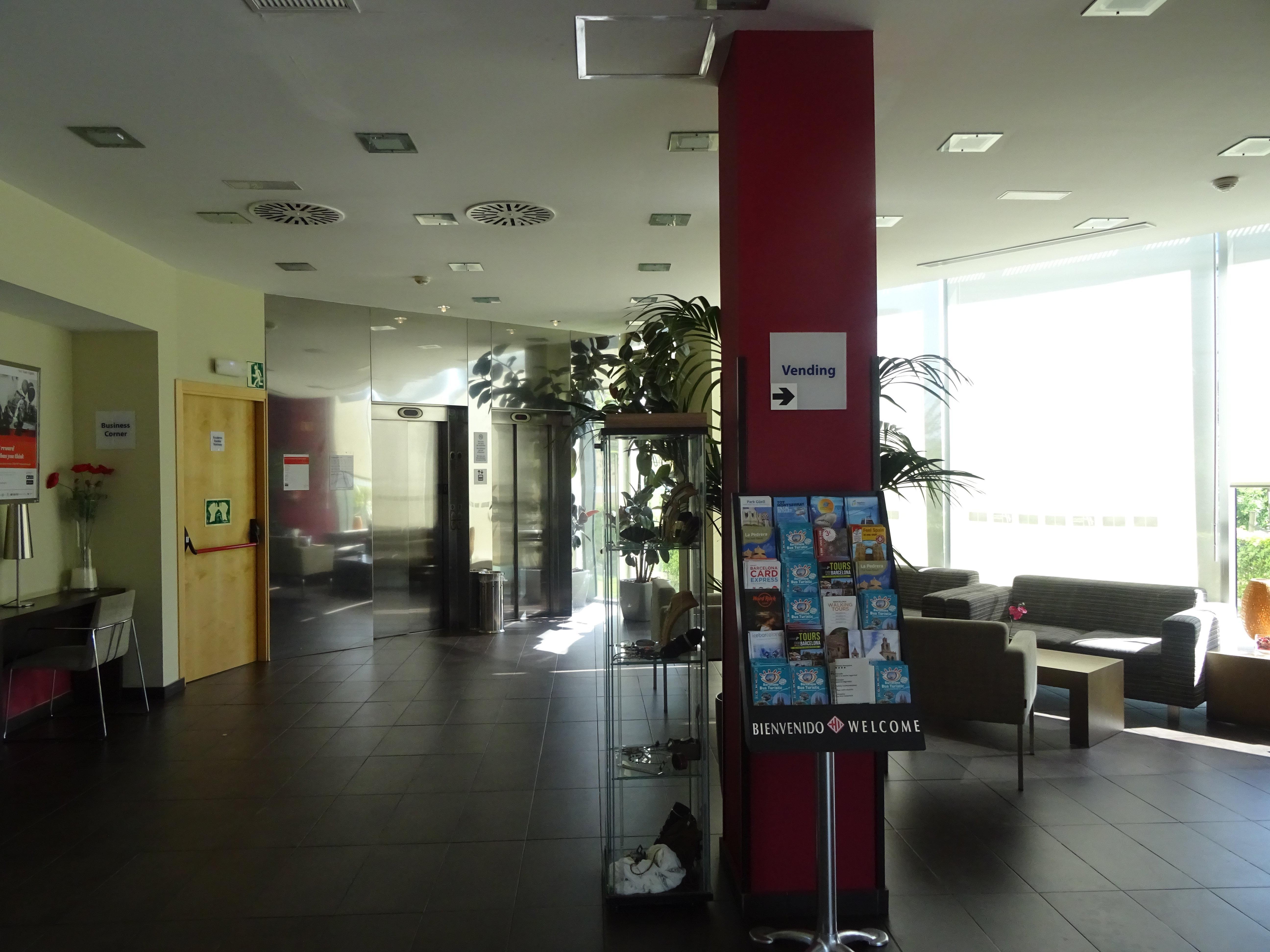 Holiday Inn Express Sant Cugat By Ihg Sant Cugat del Valles Exterior photo