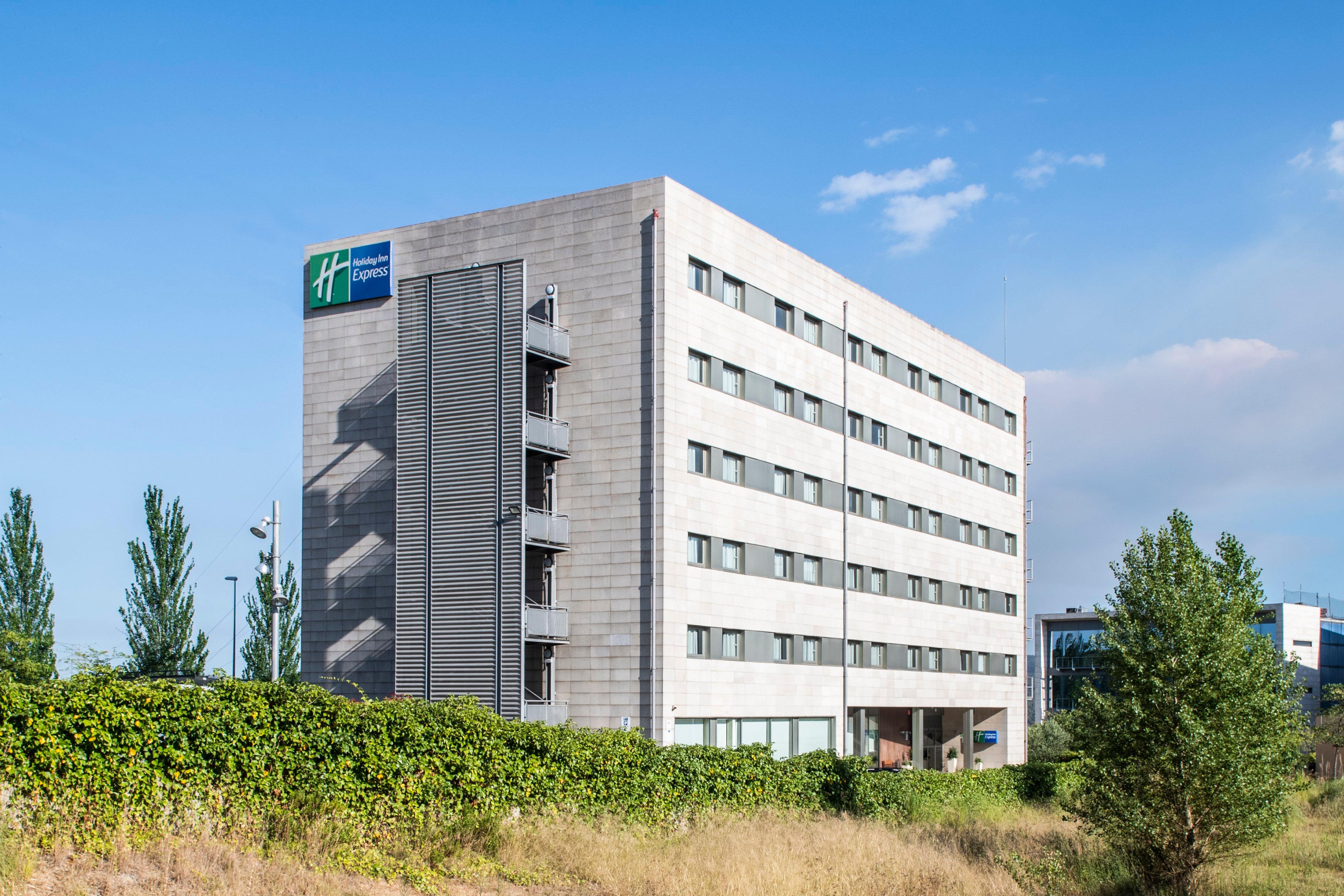 Holiday Inn Express Sant Cugat By Ihg Sant Cugat del Valles Exterior photo
