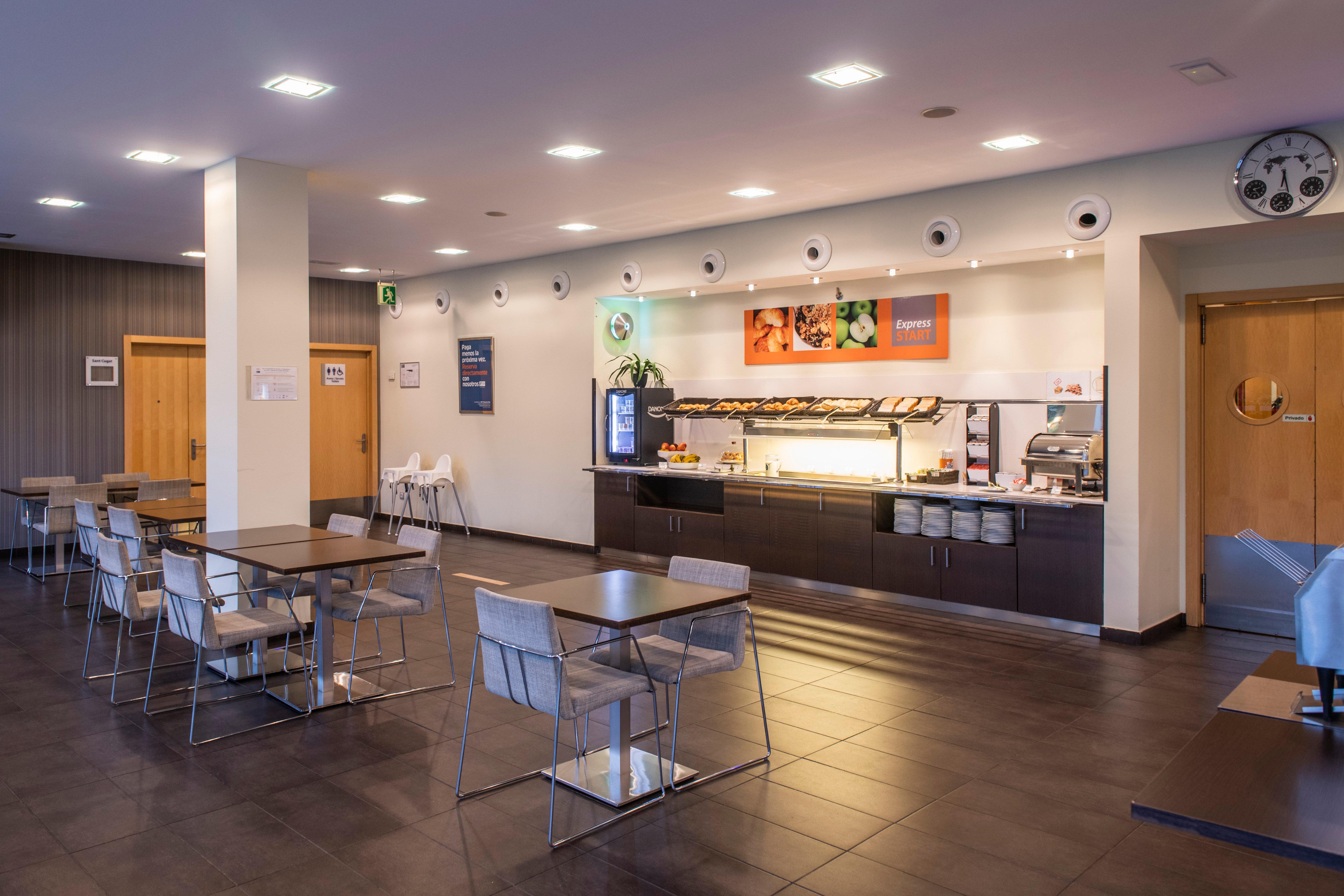 Holiday Inn Express Sant Cugat By Ihg Sant Cugat del Valles Exterior photo
