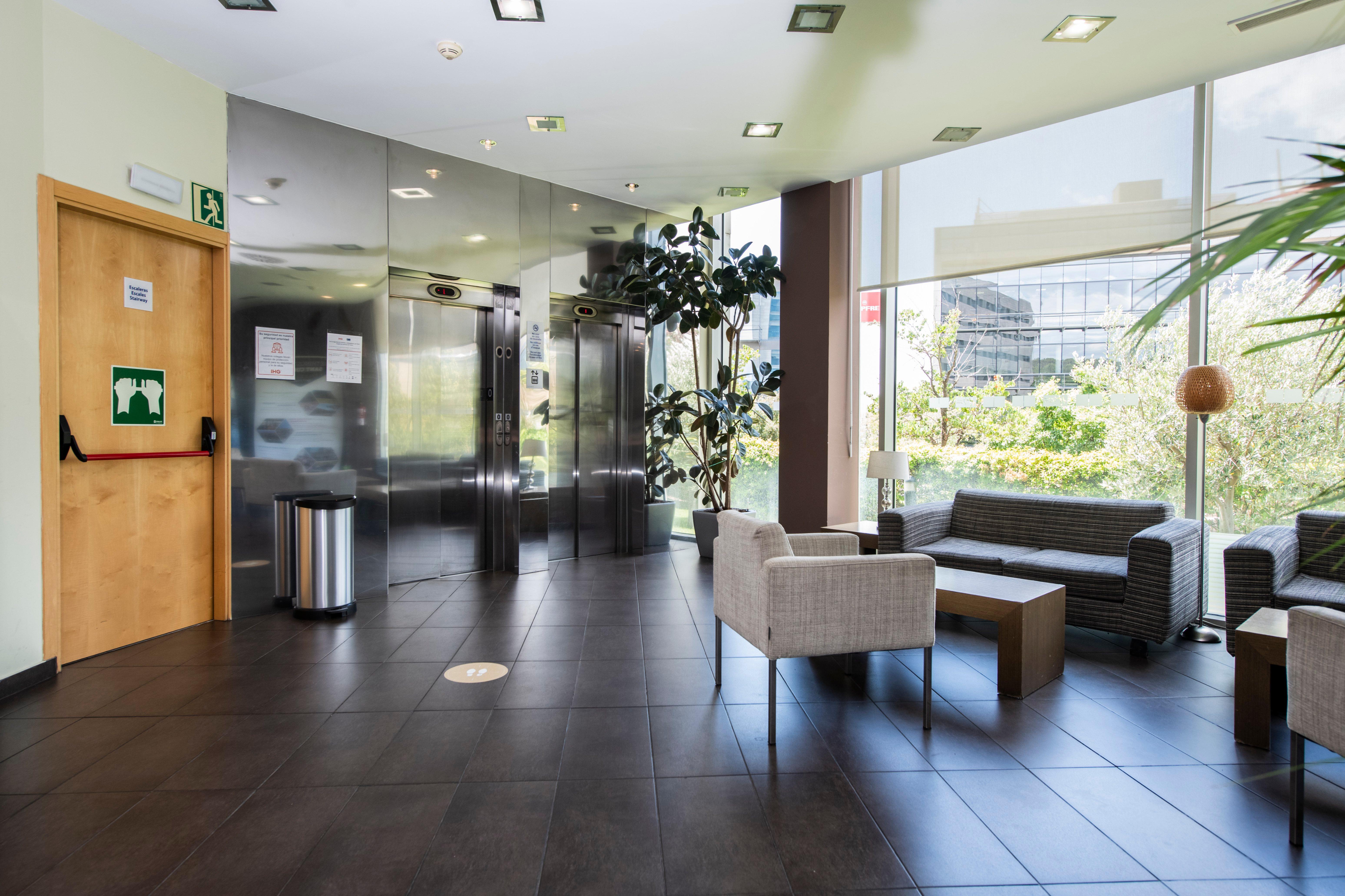 Holiday Inn Express Sant Cugat By Ihg Sant Cugat del Valles Exterior photo