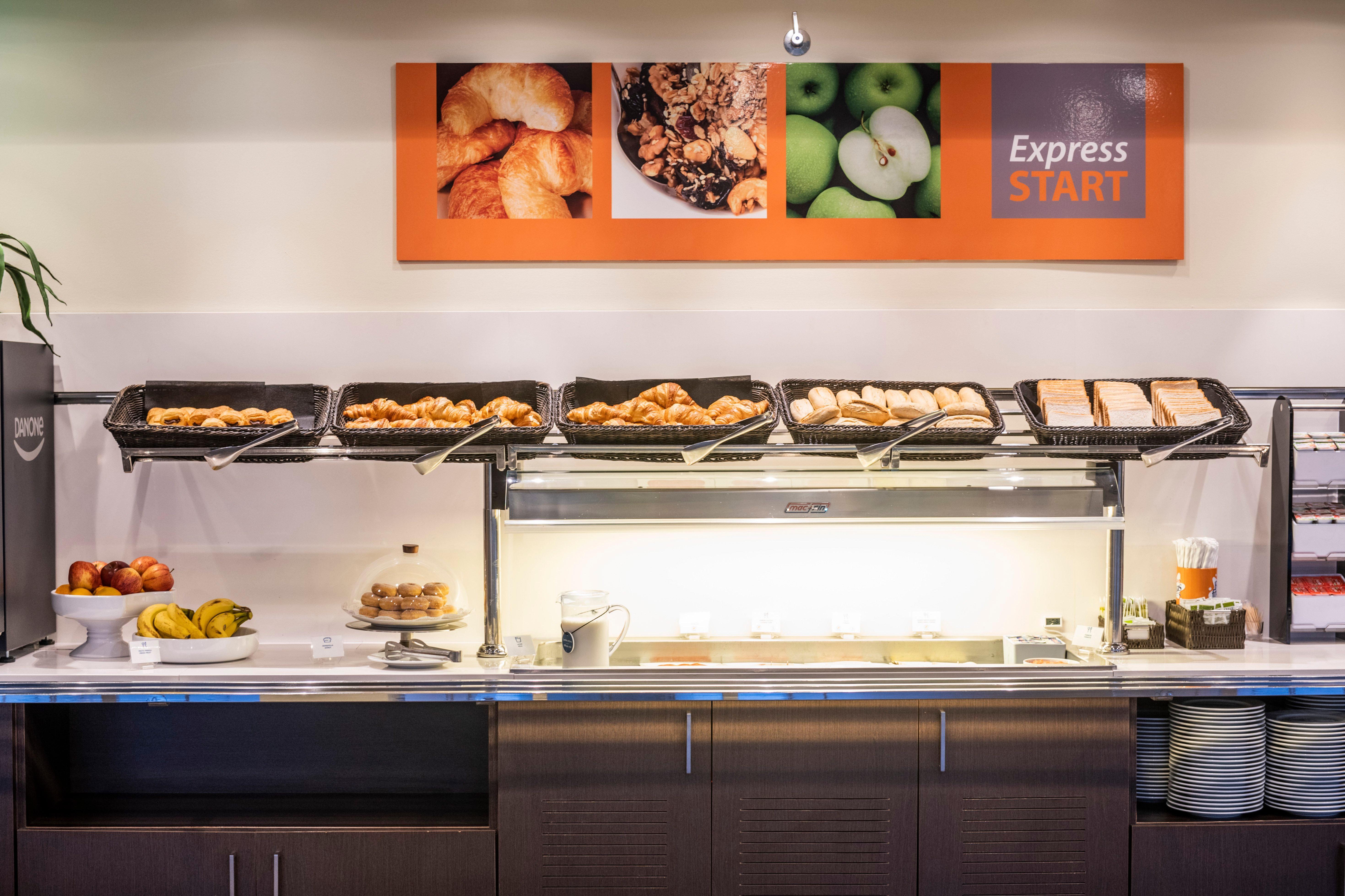 Holiday Inn Express Sant Cugat By Ihg Sant Cugat del Valles Exterior photo