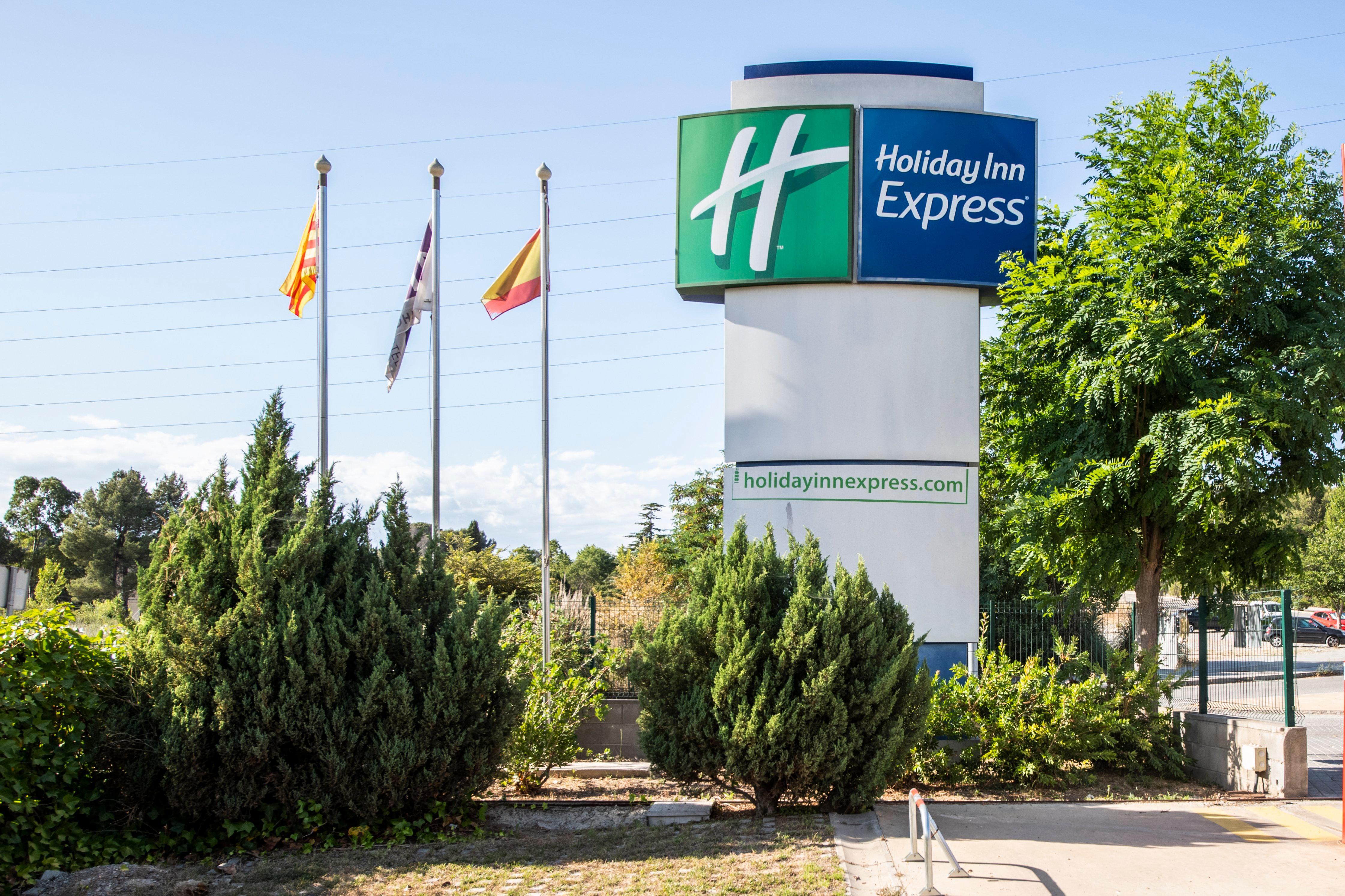 Holiday Inn Express Sant Cugat By Ihg Sant Cugat del Valles Exterior photo