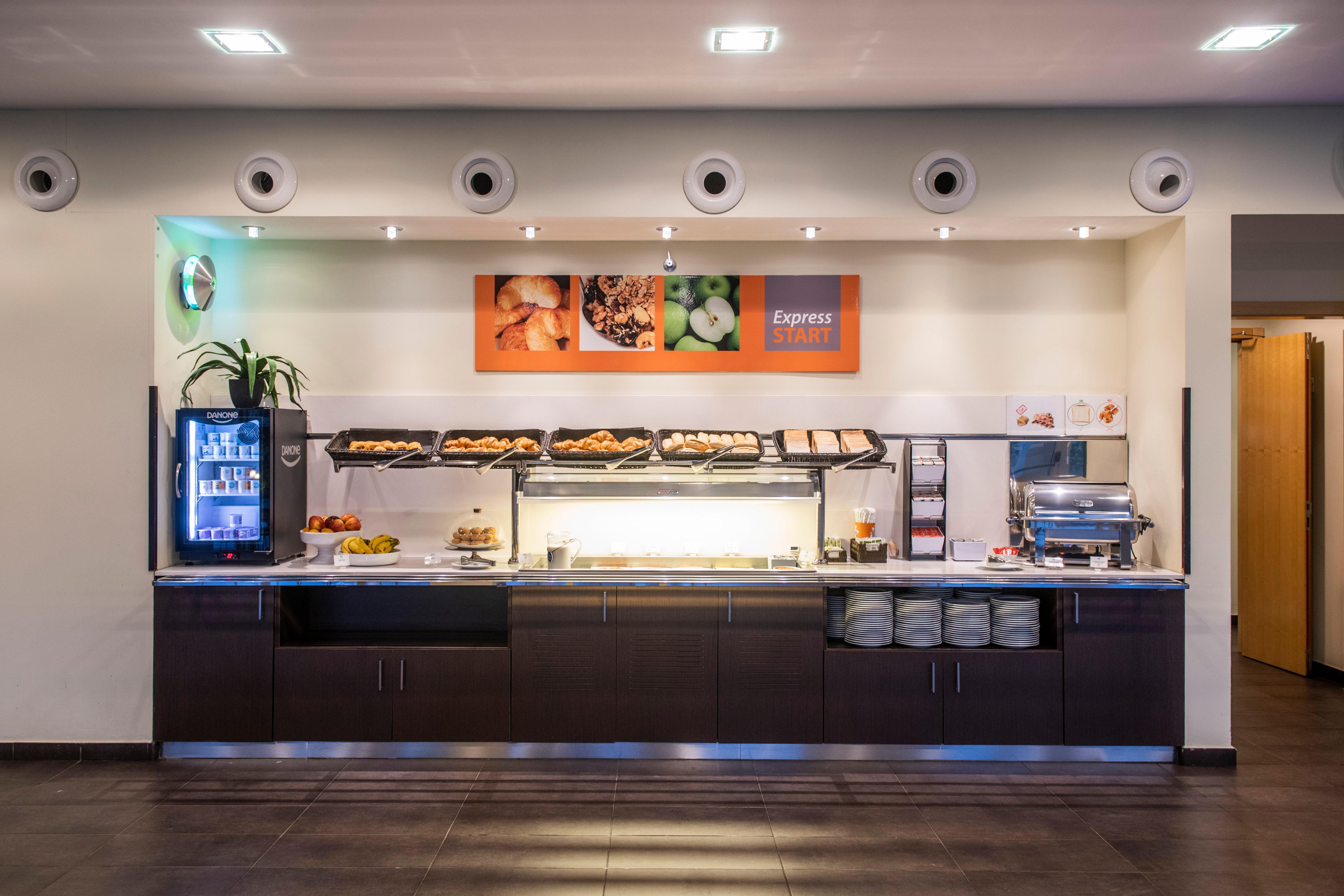 Holiday Inn Express Sant Cugat By Ihg Sant Cugat del Valles Exterior photo