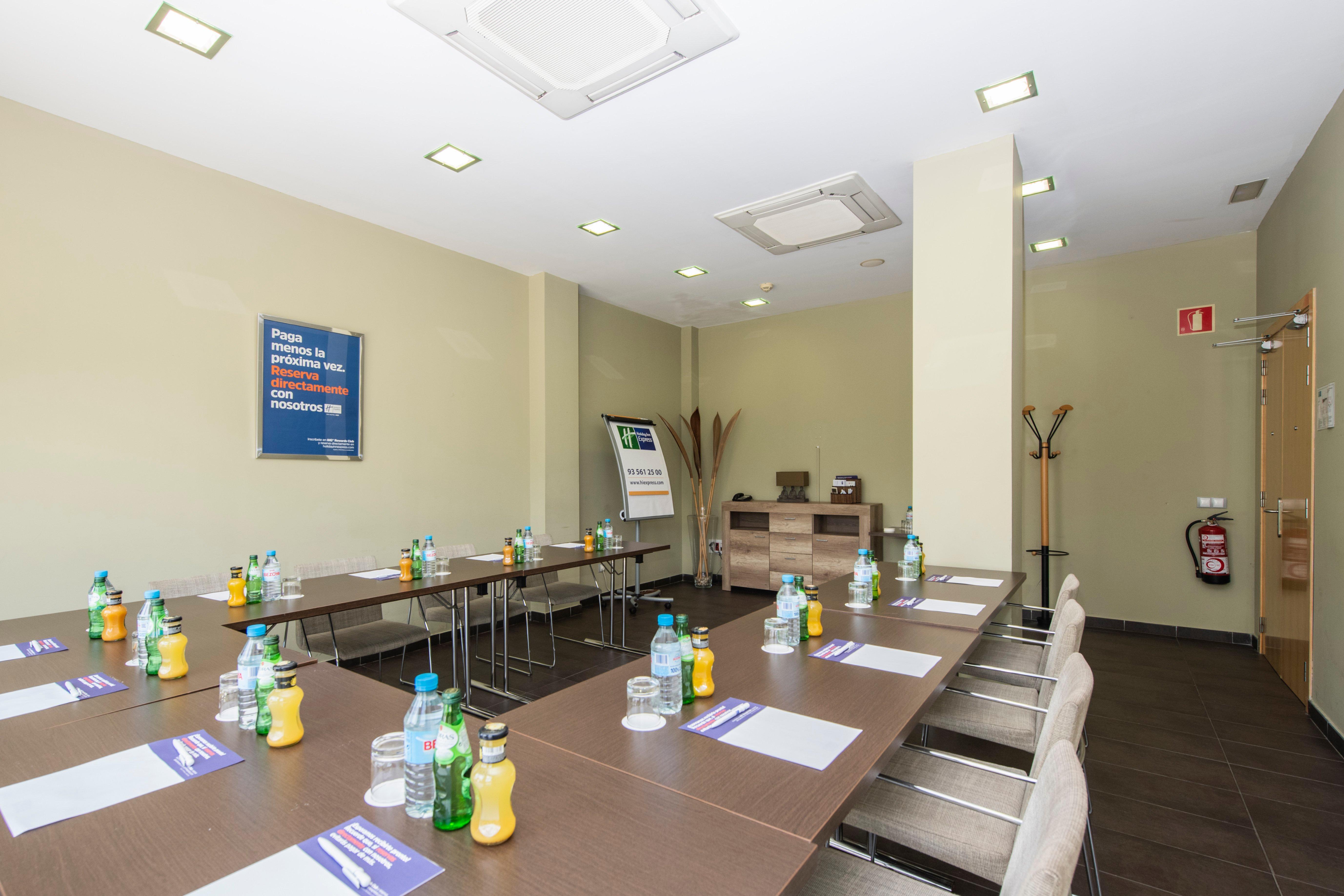 Holiday Inn Express Sant Cugat By Ihg Sant Cugat del Valles Exterior photo