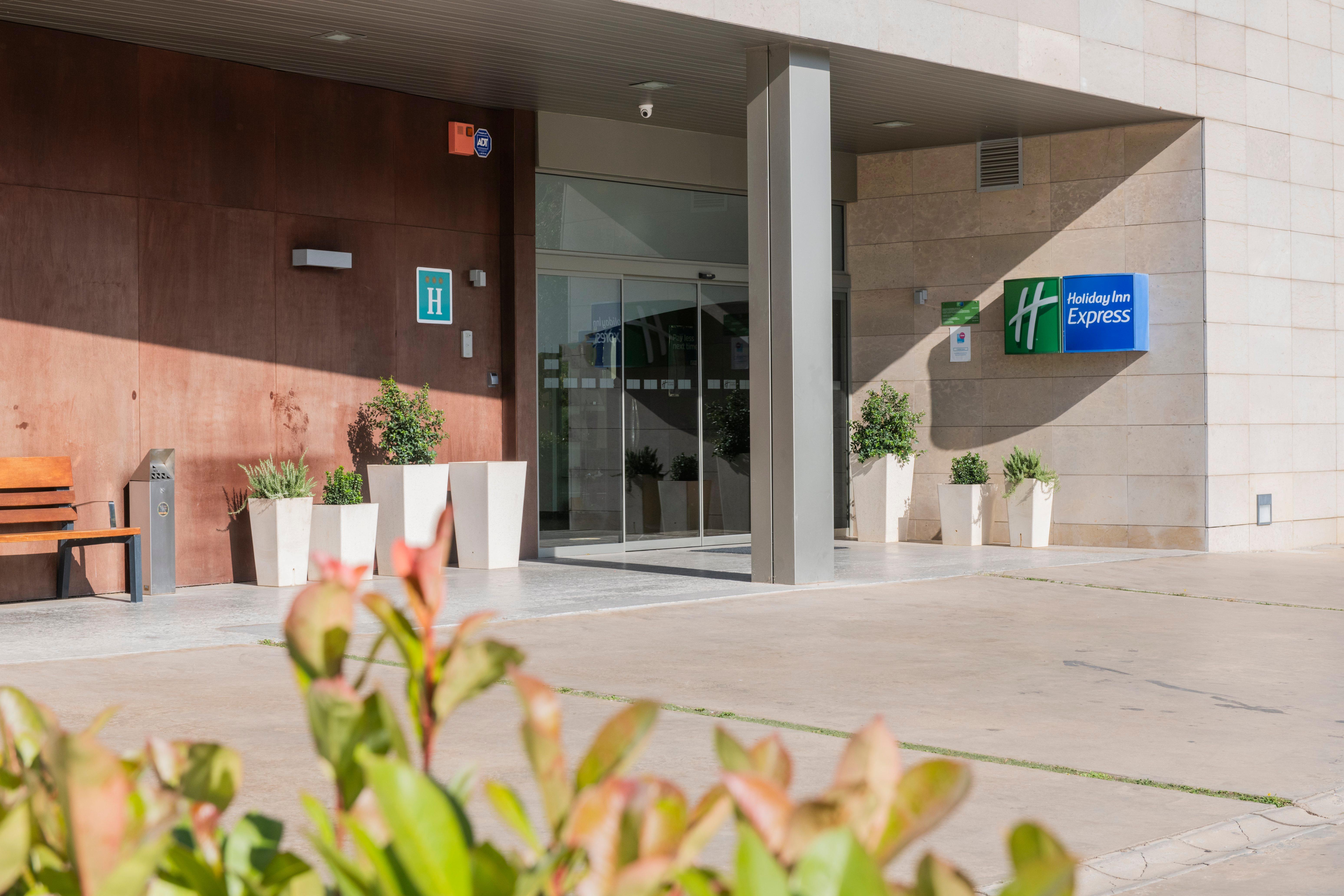 Holiday Inn Express Sant Cugat By Ihg Sant Cugat del Valles Exterior photo
