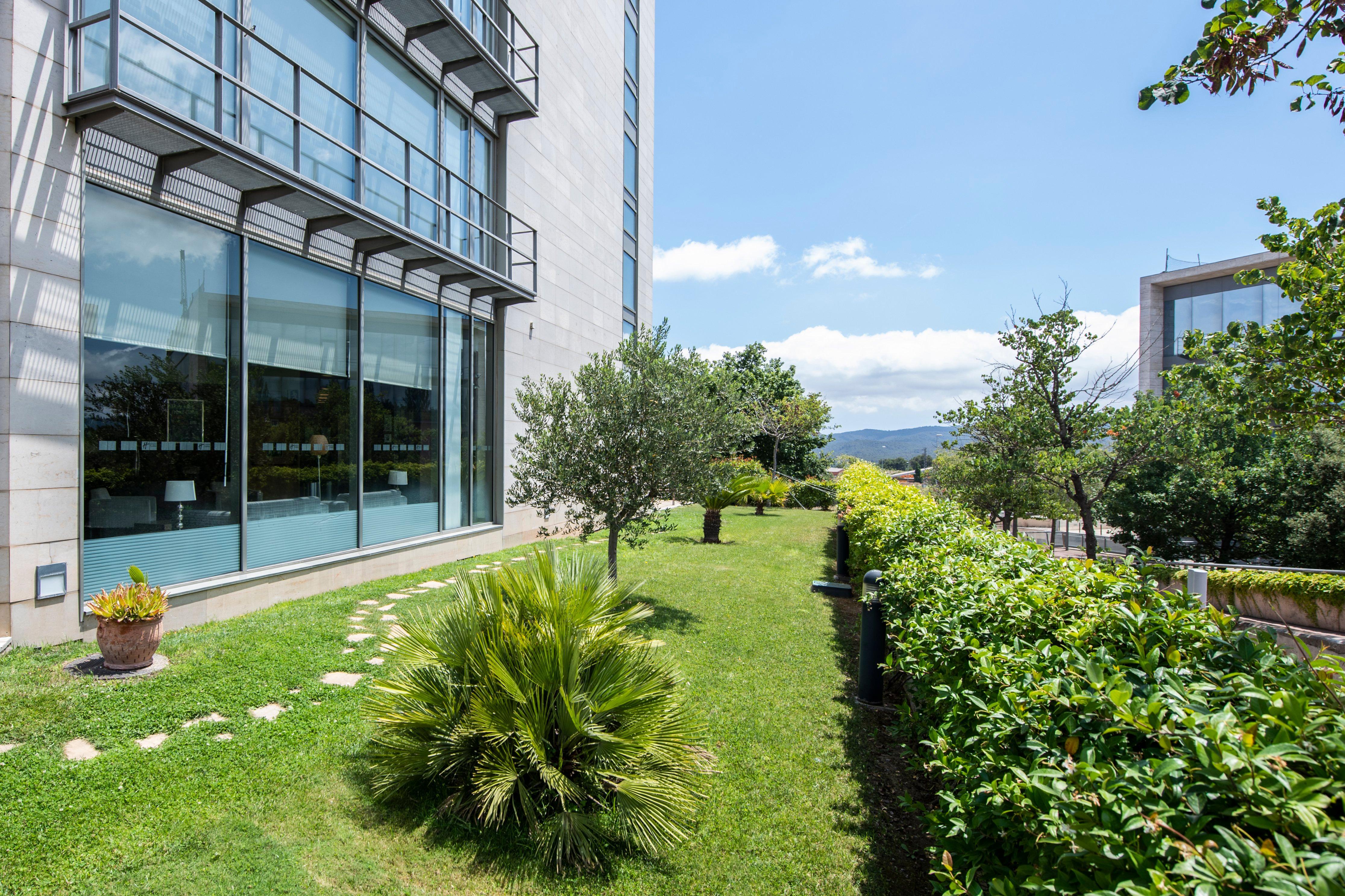 Holiday Inn Express Sant Cugat By Ihg Sant Cugat del Valles Exterior photo