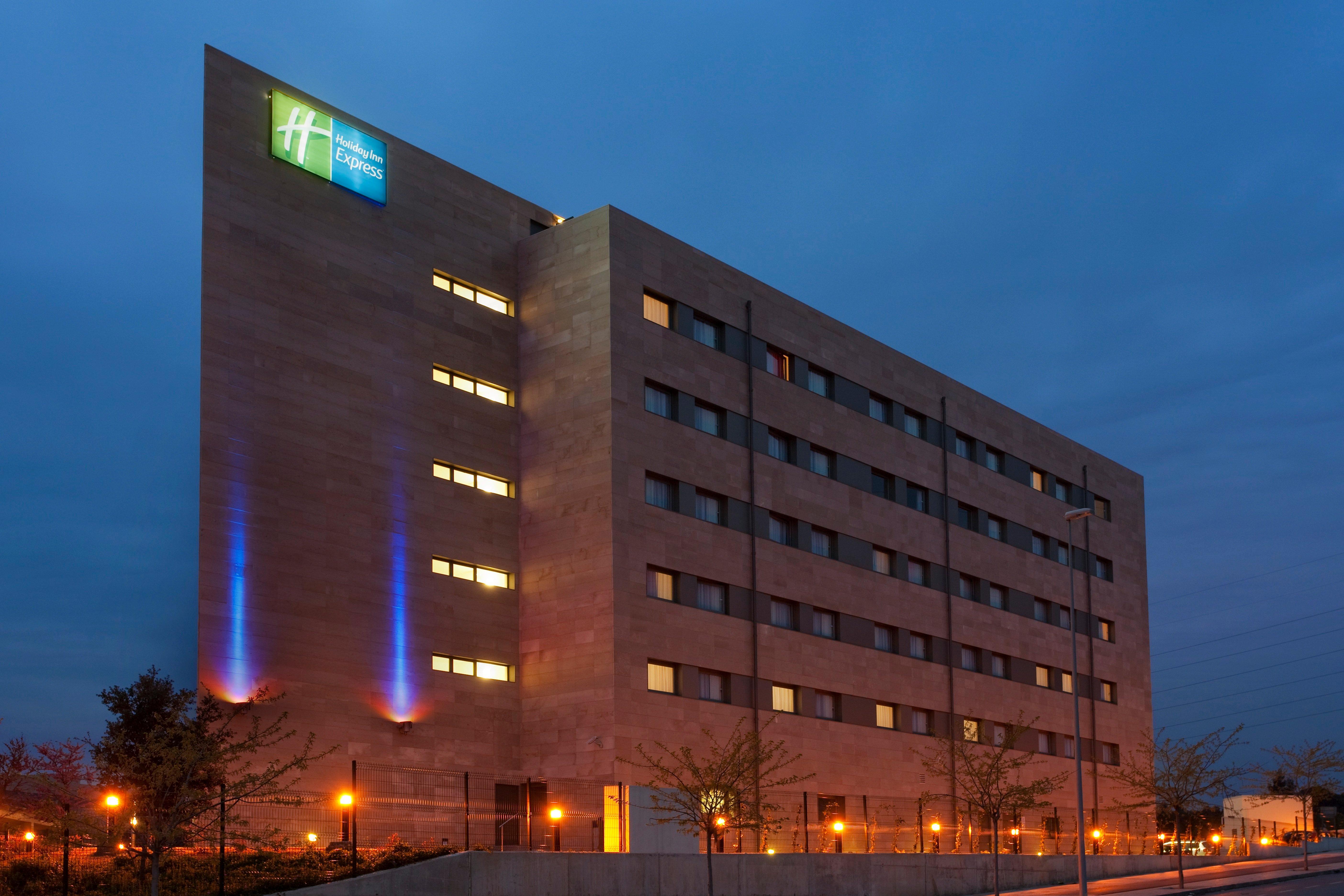 Holiday Inn Express Sant Cugat By Ihg Sant Cugat del Valles Exterior photo