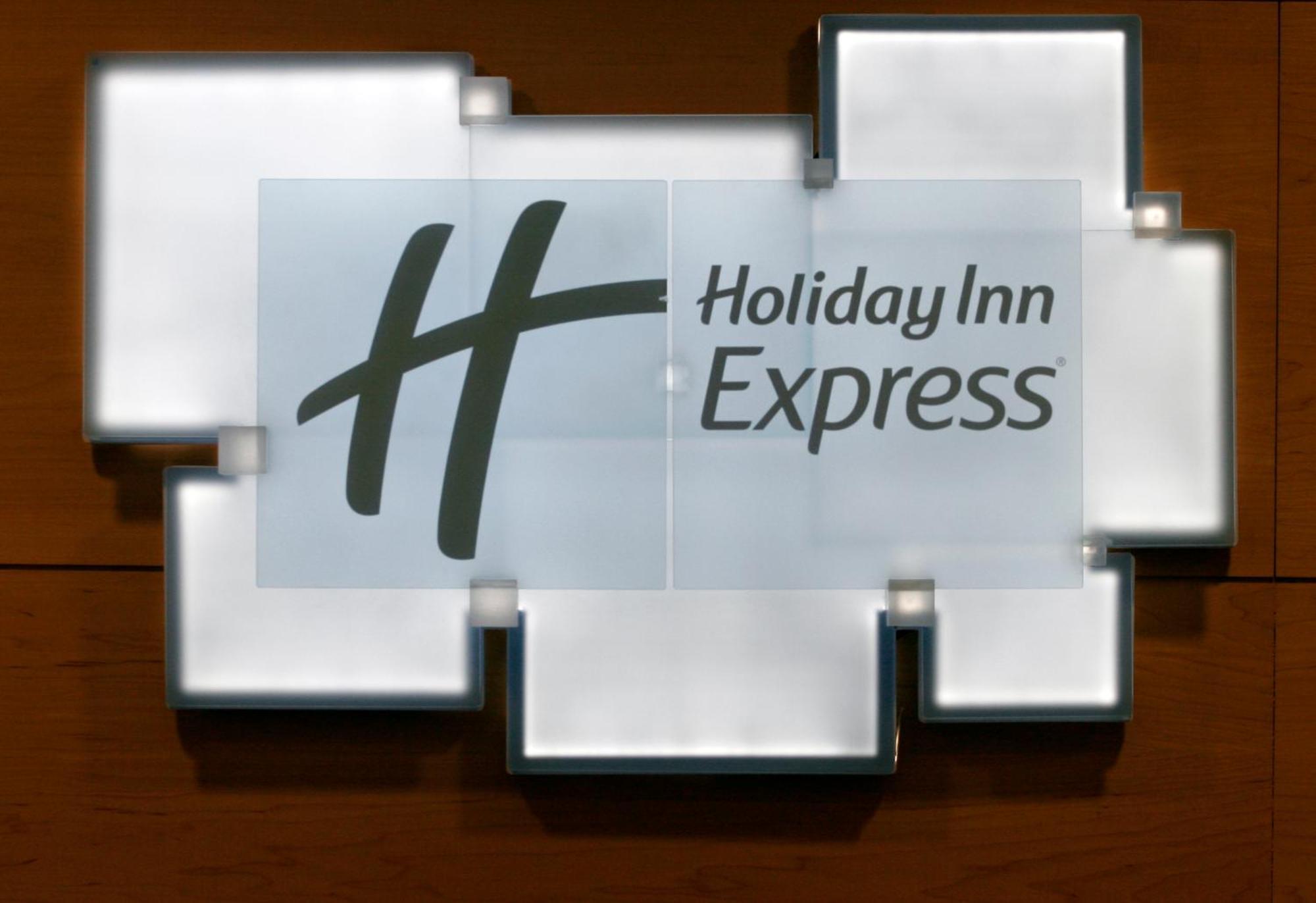 Holiday Inn Express Sant Cugat By Ihg Sant Cugat del Valles Exterior photo