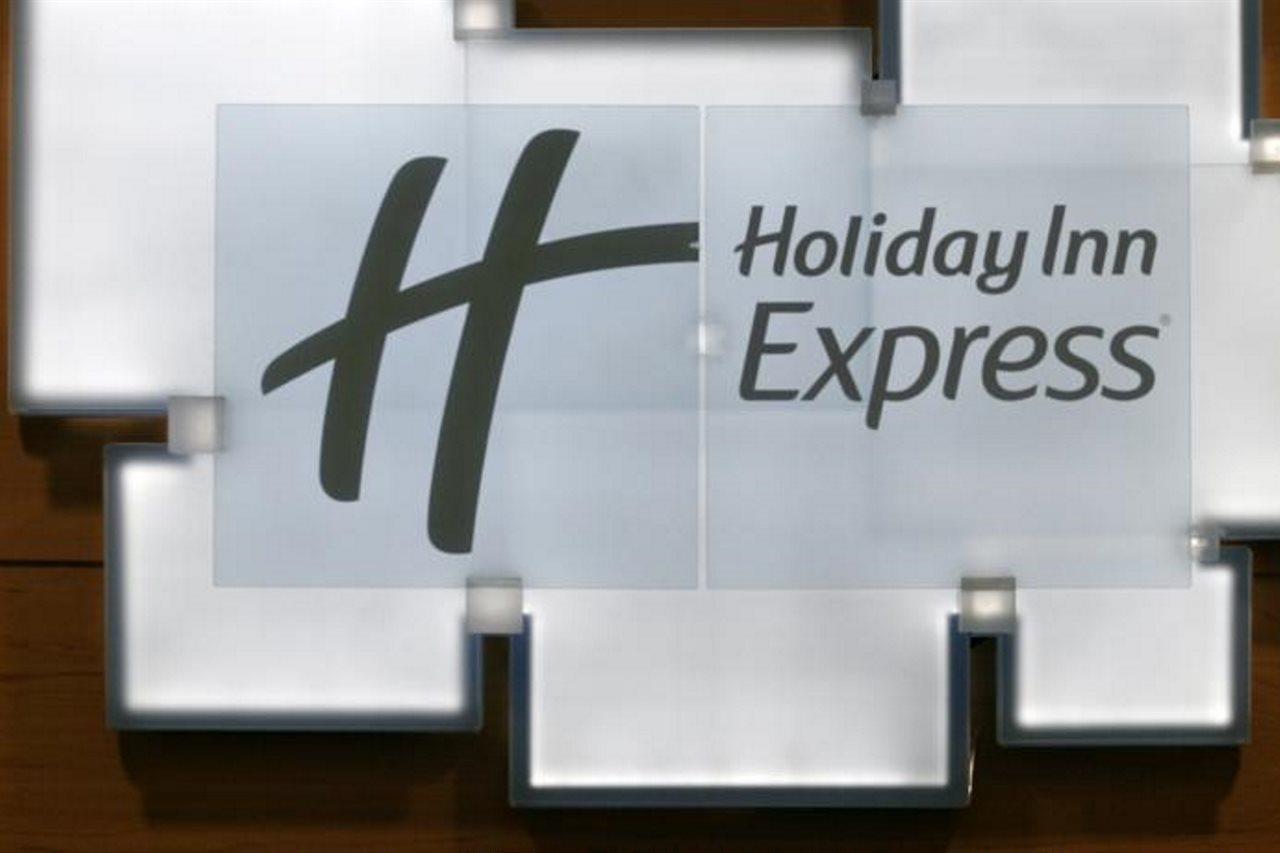 Holiday Inn Express Sant Cugat By Ihg Sant Cugat del Valles Exterior photo