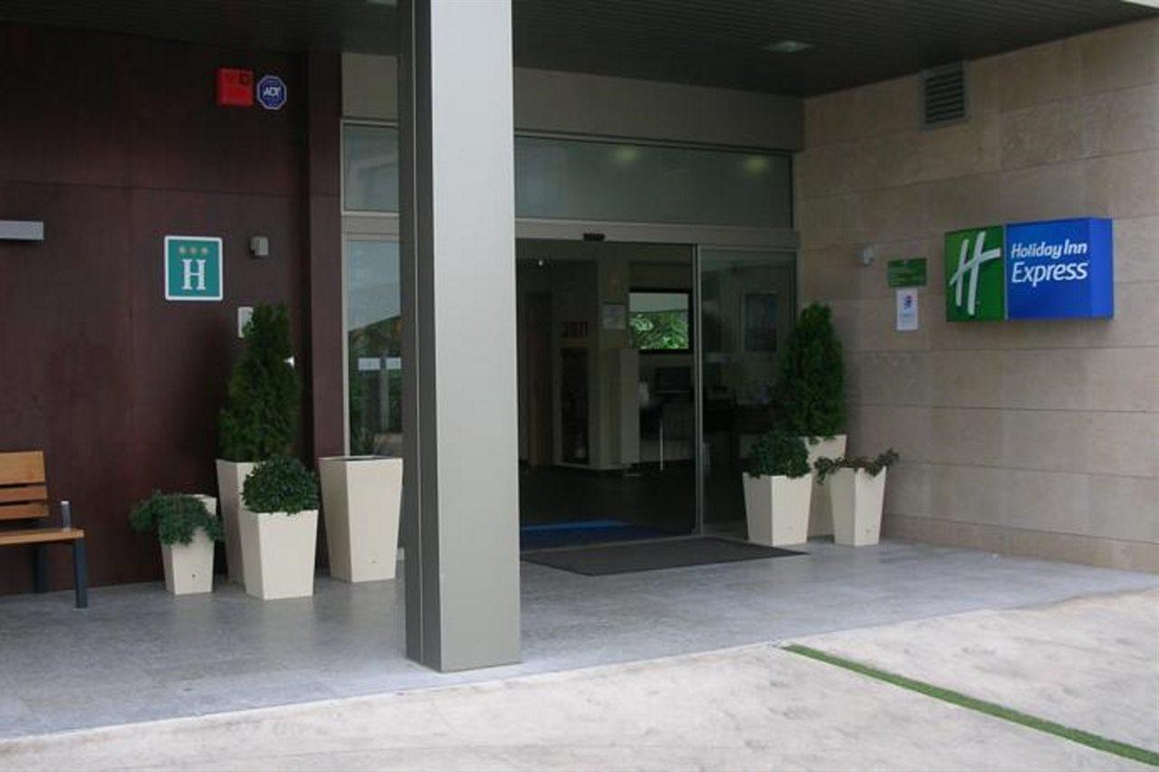 Holiday Inn Express Sant Cugat By Ihg Sant Cugat del Valles Exterior photo
