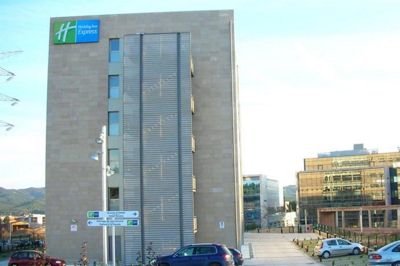 Holiday Inn Express Sant Cugat By Ihg Sant Cugat del Valles Exterior photo