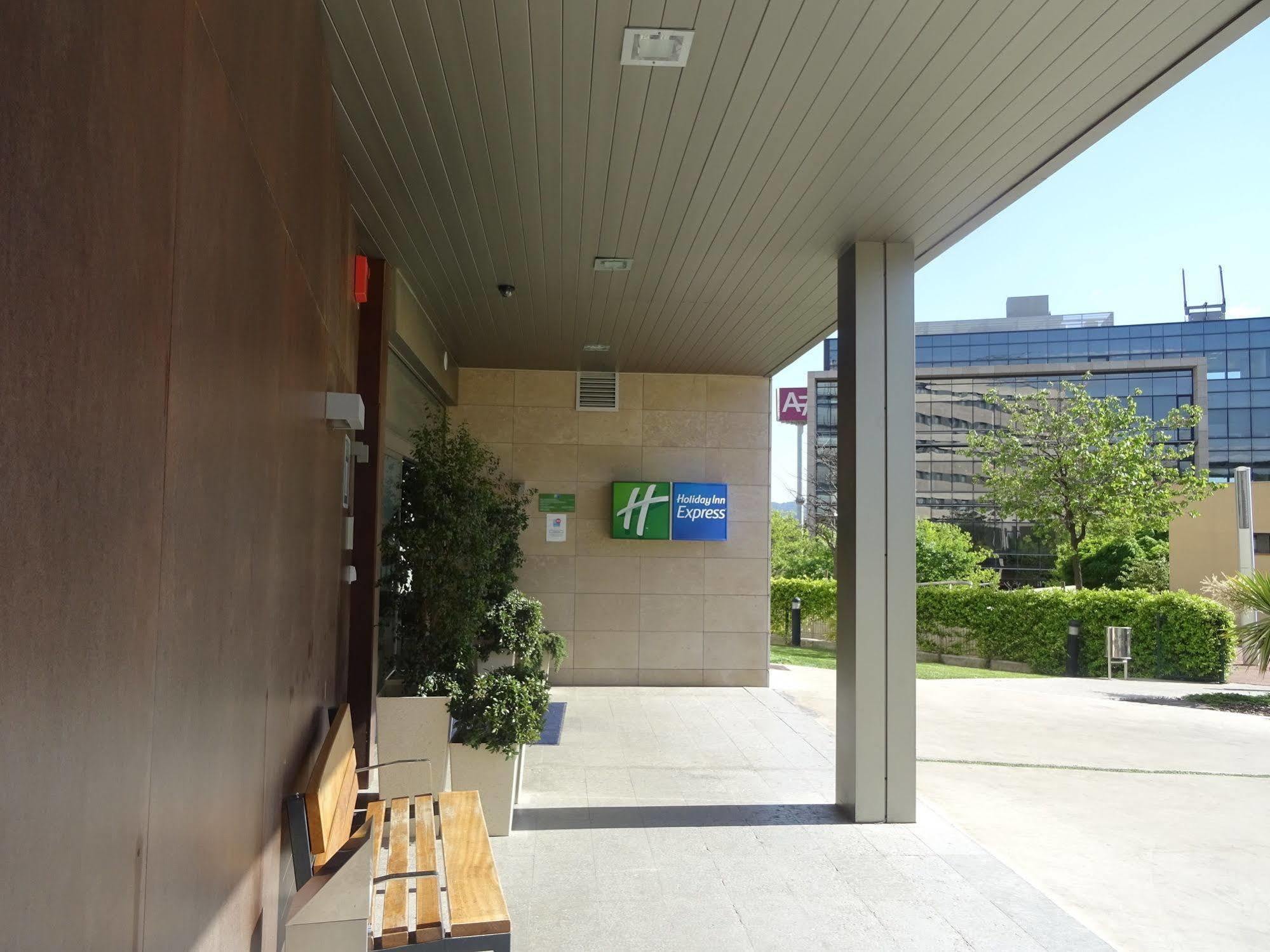 Holiday Inn Express Sant Cugat By Ihg Sant Cugat del Valles Exterior photo